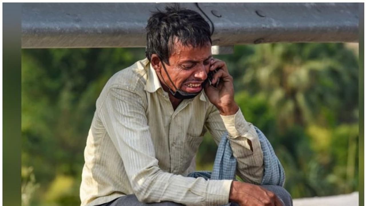 മകനെ കാണാന് പൊട്ടിക്കരഞ്ഞ രാംപുകര് ഒടുവില് നാട്ടിലെത്തി, പക്ഷേ... മകനെ കാണാന് പൊട്ടിക്കരഞ്ഞ രാംപുകര് ഒടുവില് നാട്ടിലെത്തി, പക്ഷേ...