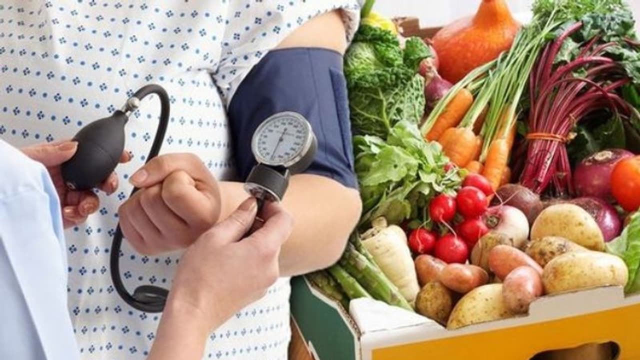 অল্পেই উত্তেজিত হয়ে পড়েন বা রেগে যান? হাইপারটেনশনের সমস্যায় এই খাবার থেকে দূরে থাকুন অল্পেই উত্তেজিত হয়ে পড়েন বা রেগে যান? হাইপারটেনশনের সমস্যায় এই খাবার থেকে দূরে থাকুন