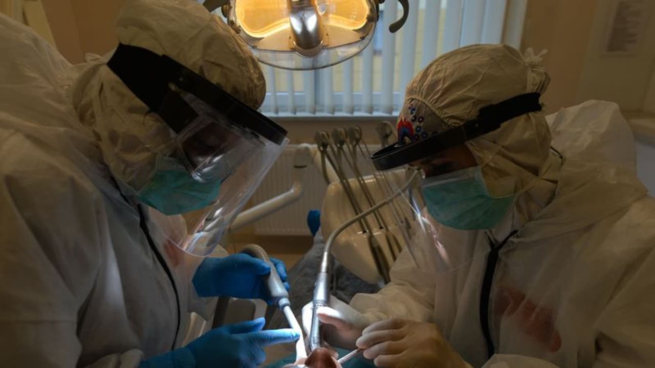 తెలంగాణాలో ఉధృతమవుతున్న కరోనా వ్యాప్తి: నేడొక్కరోజే 42 కేసులు తెలంగాణాలో ఉధృతమవుతున్న కరోనా వ్యాప్తి: నేడొక్కరోజే 42 కేసులు