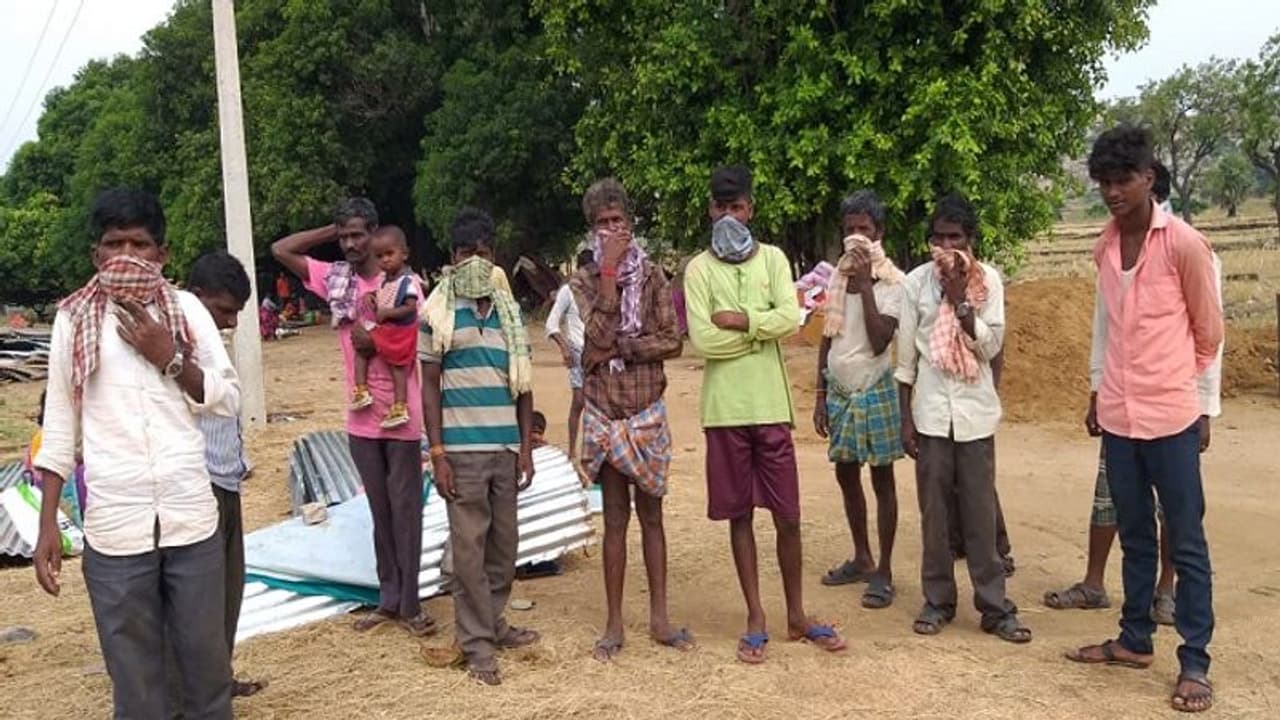 ಗಂಗಾವತಿ: ಕೊರೋನಾ ಟೆಸ್ಟ್ ಇಲ್ಲದೆ ಕೆಲಸಕ್ಕೆ ಬಂದ ಕಾರ್ಮಿಕರು, ಸ್ಥಳೀಯರಲ್ಲಿ ಆತಂಕ ಗಂಗಾವತಿ: ಕೊರೋನಾ ಟೆಸ್ಟ್ ಇಲ್ಲದೆ ಕೆಲಸಕ್ಕೆ ಬಂದ ಕಾರ್ಮಿಕರು, ಸ್ಥಳೀಯರಲ್ಲಿ ಆತಂಕ