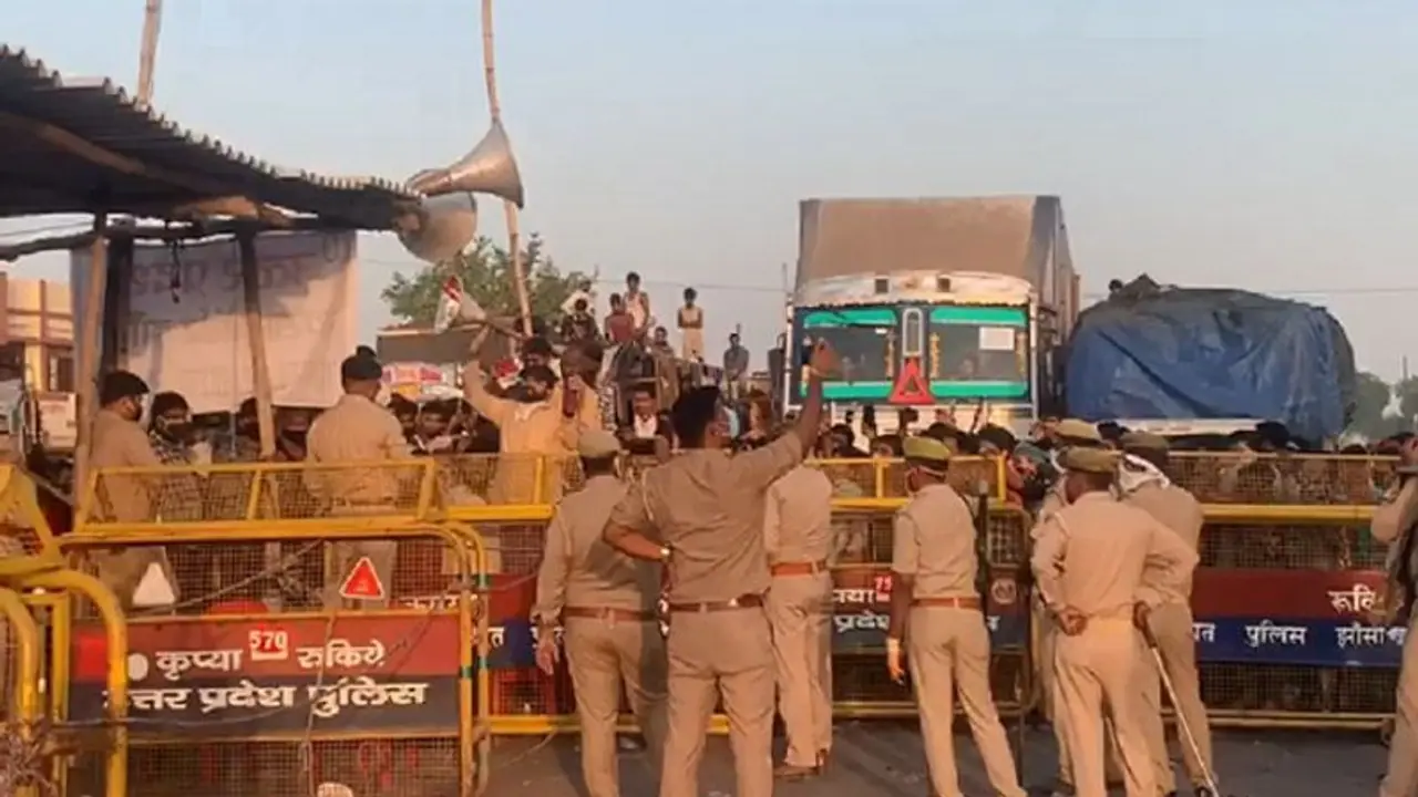 Farmers protest: Delhi Police removes barricades from Tikri, Ghazipur borders Farmers protest: Delhi Police removes barricades from Tikri, Ghazipur borders