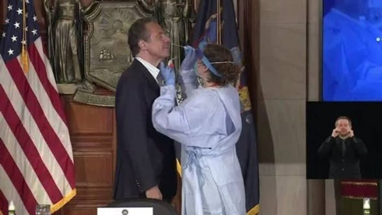 'നിങ്ങളും പരിശോധിക്കൂ'; കൊവിഡ് 19 പരിശോധന ടിവിയില് ലൈവായി നടത്തി ന്യൂയോര്ക്ക് ഗവര്ണര് 'നിങ്ങളും പരിശോധിക്കൂ'; കൊവിഡ് 19 പരിശോധന ടിവിയില് ലൈവായി നടത്തി ന്യൂയോര്ക്ക് ഗവര്ണര്