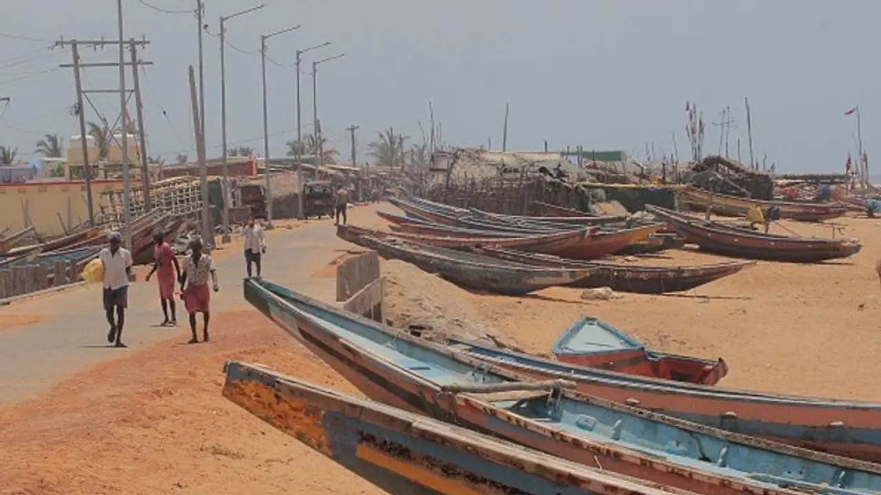 ಸೆಖೆಯಿಂದ ಬೆವರುತ್ತಲೇ ಇರುವ ಕರಾವಳಿಗೆ ಎರಡು ದಿನ ಬಿಸಿ ಗಾಳಿ ಭೀತಿ: ಹವಾಮಾನ ಇಲಾಖೆ ಸೆಖೆಯಿಂದ ಬೆವರುತ್ತಲೇ ಇರುವ ಕರಾವಳಿಗೆ ಎರಡು ದಿನ ಬಿಸಿ ಗಾಳಿ ಭೀತಿ: ಹವಾಮಾನ ಇಲಾಖೆ