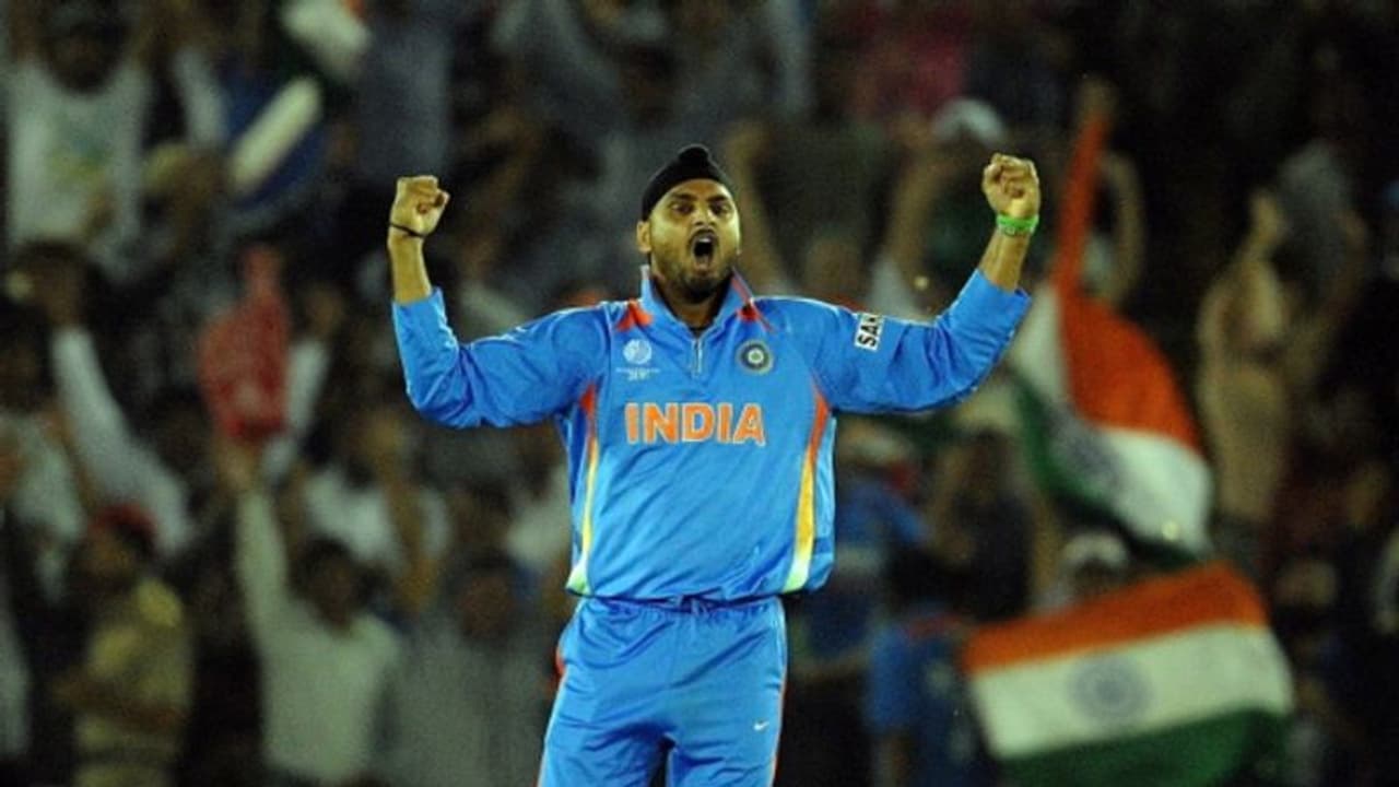 'എന്നെ വയസനാക്കരുത്, ഇന്ത്യക്കായി പന്തെിറിയാന് ഇനിയും എനിക്കാവും': ഹര്ഭജന് സിംഗ് 'എന്നെ വയസനാക്കരുത്, ഇന്ത്യക്കായി പന്തെിറിയാന് ഇനിയും എനിക്കാവും': ഹര്ഭജന് സിംഗ്