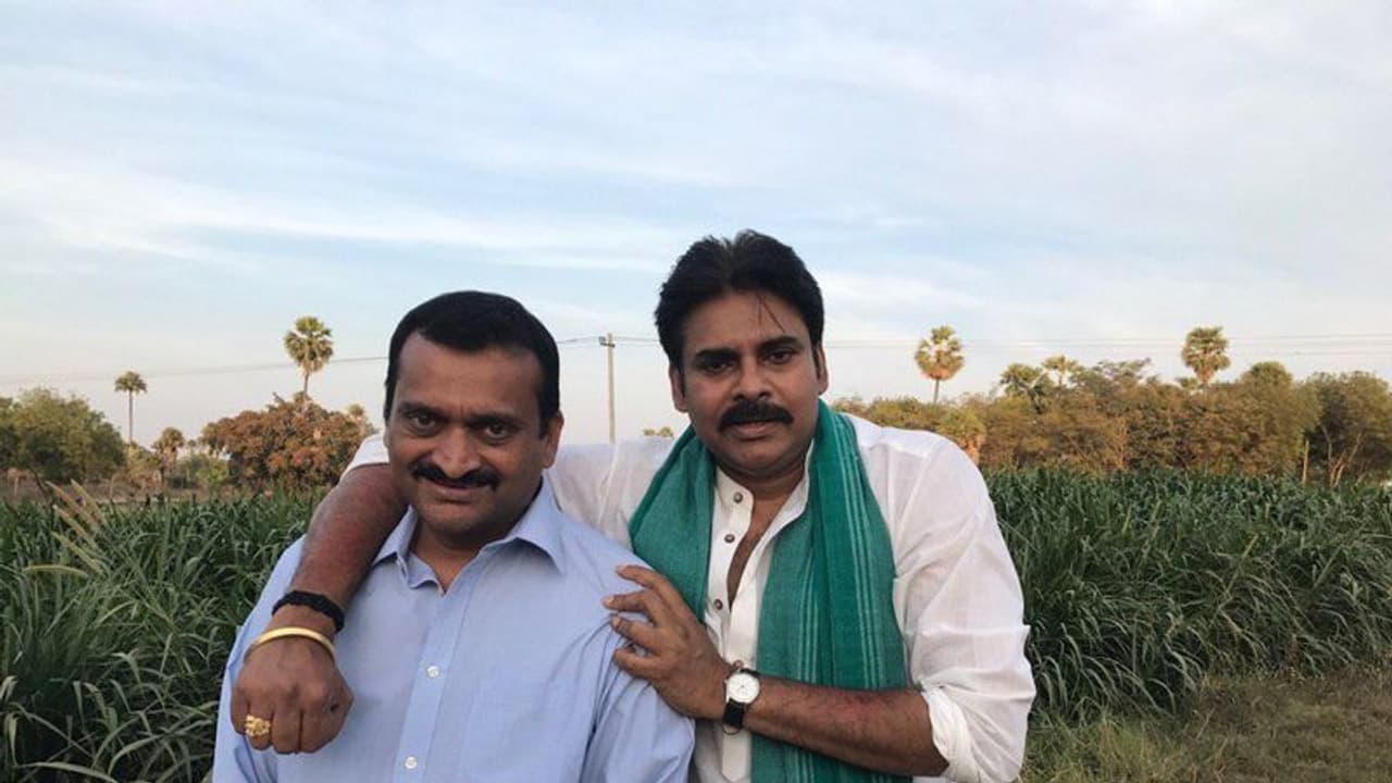 అన్ని ప్రశ్నలకు 11వ తేదీ సమాధానం.. పవన్ కళ్యాణ్ పై బండ్ల గణేష్ ట్వీట్ వైరల్ అన్ని ప్రశ్నలకు 11వ తేదీ సమాధానం.. పవన్ కళ్యాణ్ పై బండ్ల గణేష్ ట్వీట్ వైరల్