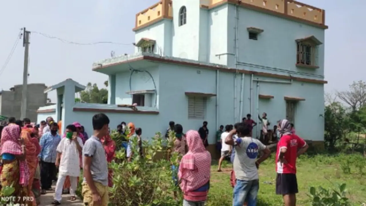 মা ও মেয়ের রহস্যমৃত্যু, বাড়ি থেকে জোড়া মৃতদেহ উদ্ধার পুলিশের মা ও মেয়ের রহস্যমৃত্যু, বাড়ি থেকে জোড়া মৃতদেহ উদ্ধার পুলিশের