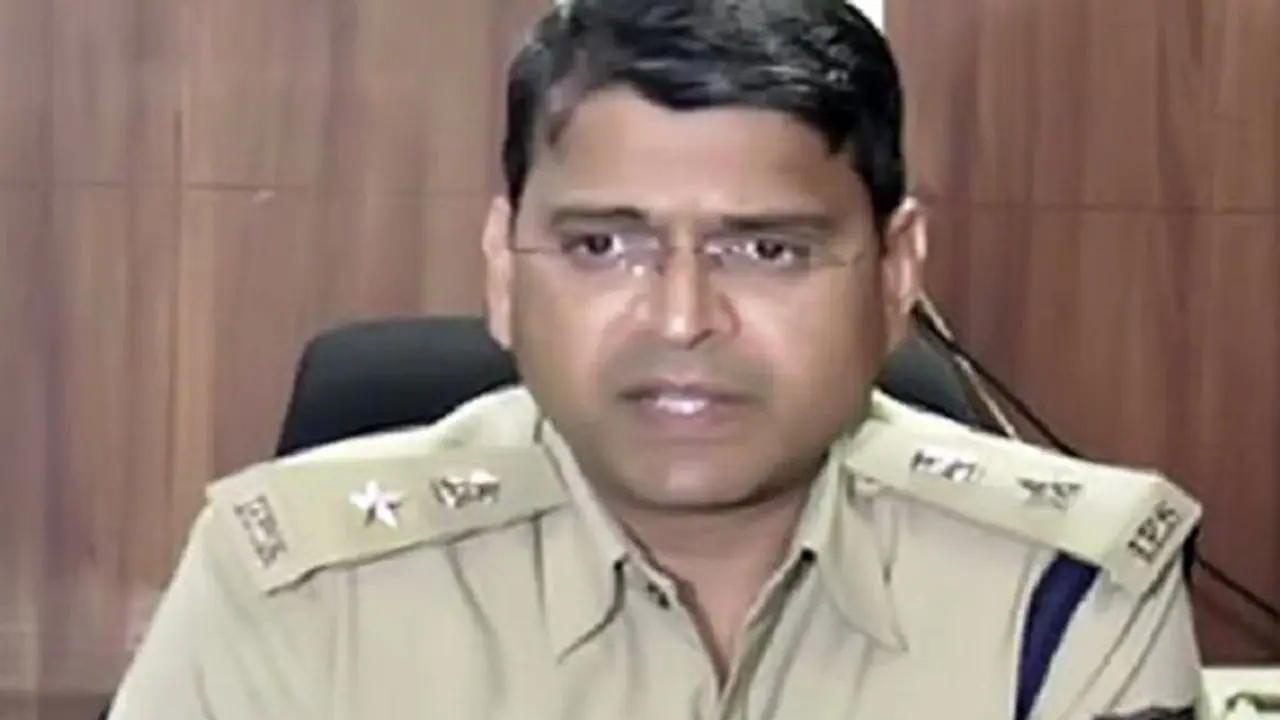 ಕಾರ್ಮಿಕರಿಗೆ ಸಹಾಯ ಮಾಡಿ ಮಾನವೀಯತೆ ಮೆರೆದ DCP ಚೇತನ್ ಸಿಂಗ್ ರಾಥೋಡ್ ಕಾರ್ಮಿಕರಿಗೆ ಸಹಾಯ ಮಾಡಿ ಮಾನವೀಯತೆ ಮೆರೆದ DCP ಚೇತನ್ ಸಿಂಗ್ ರಾಥೋಡ್