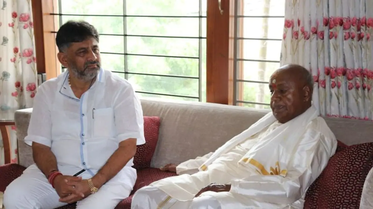 ಕಾಂಗ್ರೆಸ್ ಜೆಡಿಎಸ್ ಮತ್ತೆ ದೋಸ್ತಿ: ದೇವೇಗೌಡರ ಮುಂದೆ ಬಂಪರ್ ಆಫರ್...! ಕಾಂಗ್ರೆಸ್ ಜೆಡಿಎಸ್ ಮತ್ತೆ ದೋಸ್ತಿ: ದೇವೇಗೌಡರ ಮುಂದೆ ಬಂಪರ್ ಆಫರ್...!