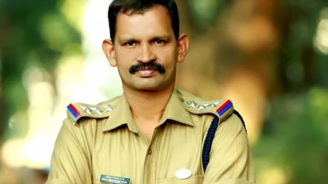 'ഒരിക്കൽ തുറന്നാൽ പിന്നീട് അടച്ചിടാത്ത ഏക സ്ഥാപനം'; മാനന്തവാടിയില്‍ നിന്ന് പൊലീസ് ഓഫീസറുടെ കുറിപ്പ്