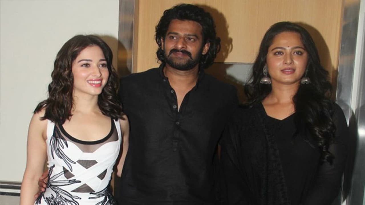 ప్రభాస్, అనుష్క మధ్యలో తమన్నా.. ఏం జరిగిందంటే.. ప్రభాస్, అనుష్క మధ్యలో తమన్నా.. ఏం జరిగిందంటే..