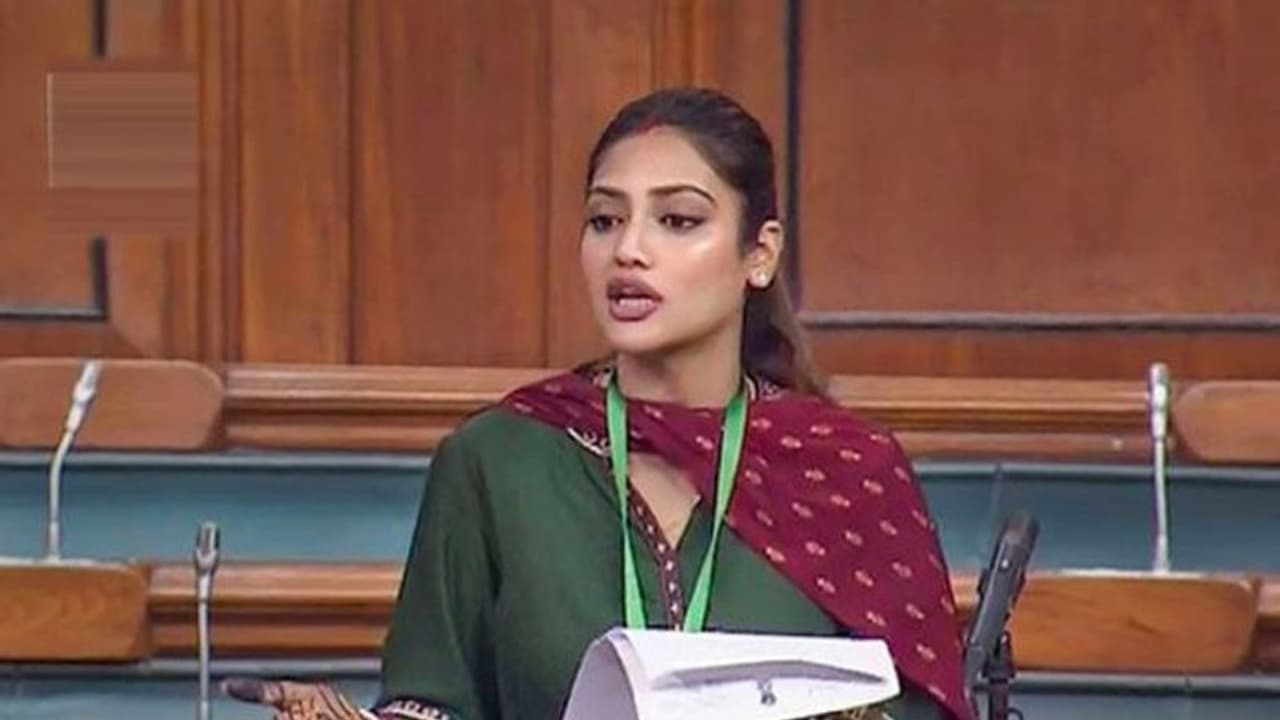 'রিল্যাক্স আমি এমএলএ নই', বাংলার দিকে চোখ তুলে তাকাতে বলায় কী জবাব দিলেন নুসরত 'রিল্যাক্স আমি এমএলএ নই', বাংলার দিকে চোখ তুলে তাকাতে বলায় কী জবাব দিলেন নুসরত