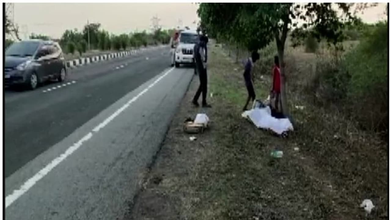 కారు బీభత్సం: పెళ్లి చేసుకుందామని వెళ్తున్న ప్రేమజంట బలి కారు బీభత్సం: పెళ్లి చేసుకుందామని వెళ్తున్న ప్రేమజంట బలి