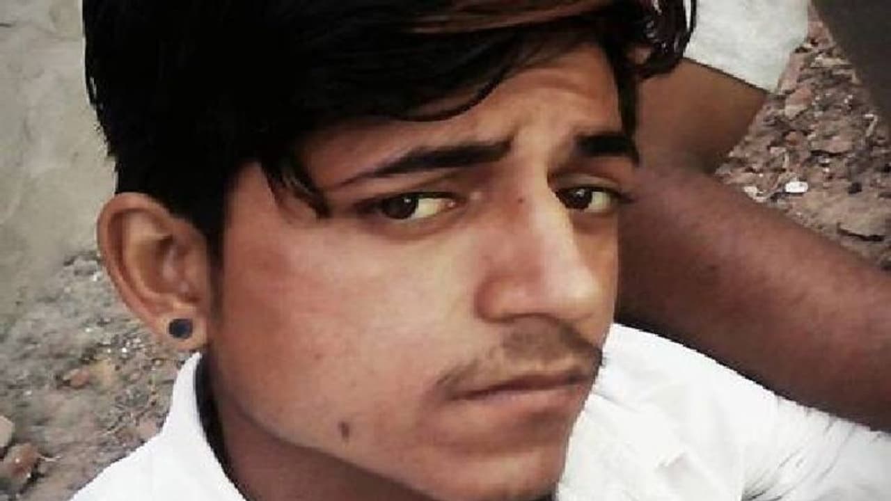 प्रेमिका की शादी की खबर बर्दाश्त न कर सका प्रेमी, मां से बोला आखिरी बार देख लो मेरा चेहरा, फिर... प्रेमिका की शादी की खबर बर्दाश्त न कर सका प्रेमी, मां से बोला आखिरी बार देख लो मेरा चेहरा, फिर...