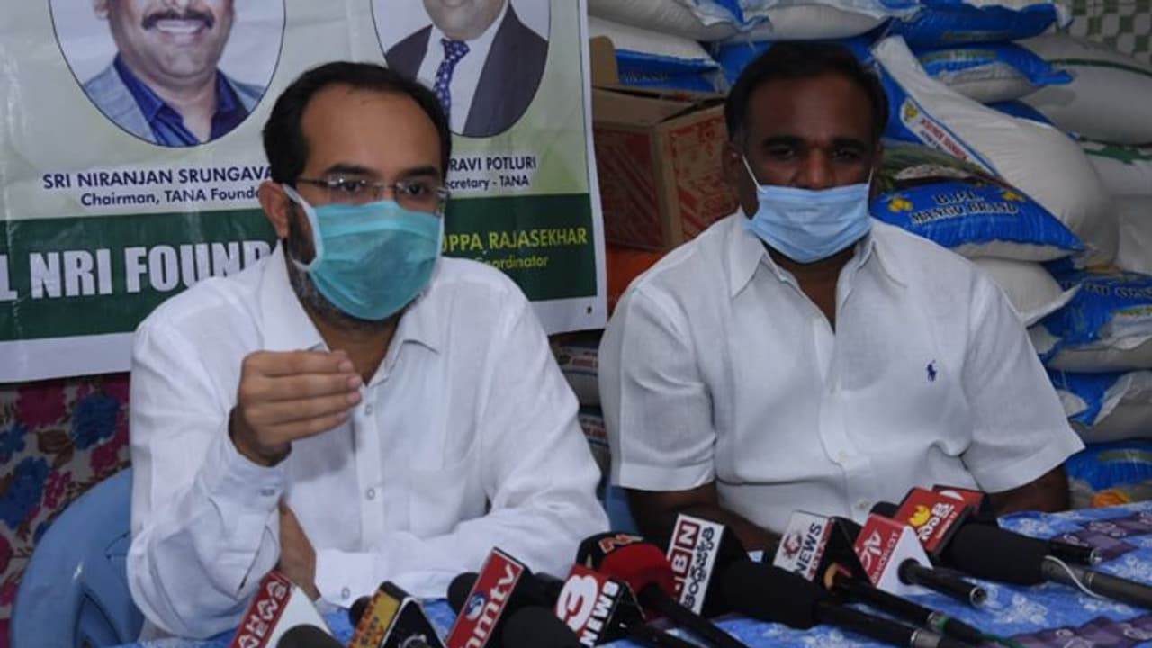 కరోనాపై పోరు: సీఎం జగన్పై వైసీపీ ఎమ్మెల్యే హఫీజ్ ఖాన్ ప్రశంసలు కరోనాపై పోరు: సీఎం జగన్పై వైసీపీ ఎమ్మెల్యే హఫీజ్ ఖాన్ ప్రశంసలు