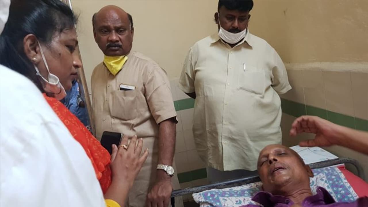 పిచ్చిపట్టింది ఆ డాక్టర్ కా...జగన్ రెడ్డికా? నీకెంత కొవ్వు సాయిరెడ్డి: అయ్యన్న సీరియస్ పిచ్చిపట్టింది ఆ డాక్టర్ కా...జగన్ రెడ్డికా? నీకెంత కొవ్వు సాయిరెడ్డి: అయ్యన్న సీరియస్