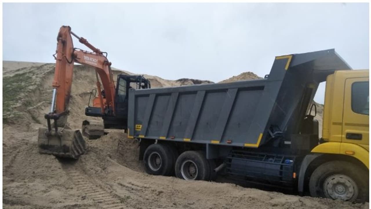 തോട്ടപ്പള്ളിയില് നിന്ന് ചെല്ലാനത്തേക്ക് മണല് നീക്കാനുള്ള ശ്രമം ഉപേക്ഷിച്ചു തോട്ടപ്പള്ളിയില് നിന്ന് ചെല്ലാനത്തേക്ക് മണല് നീക്കാനുള്ള ശ്രമം ഉപേക്ഷിച്ചു