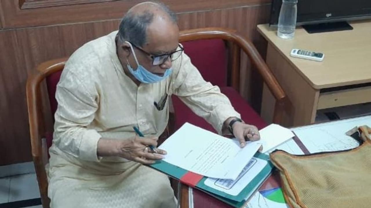 বোর্ডে তৃণমূলের কাউন্সিলরদের বাদ দিতেই, শিলিগুড়ি পুরসভার প্রশাসক পদে অশোক ভট্টাচার্য