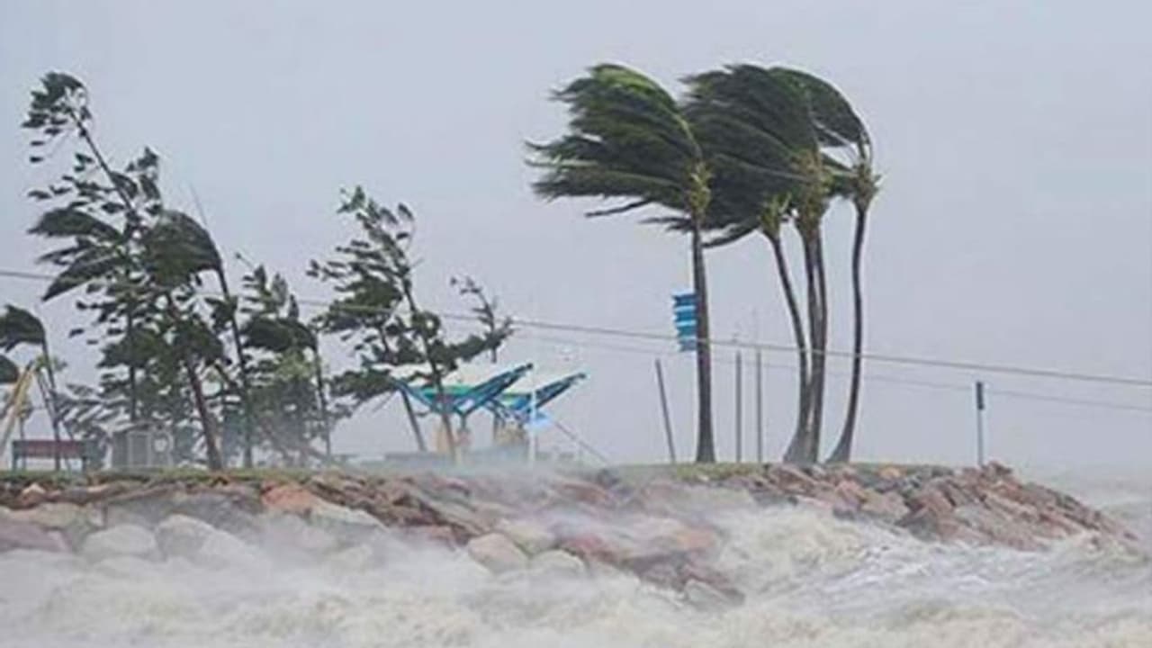 ১৯৯৯ সালের স্মৃতি জাগিয়ে আমফানের তাণ্ডব শুরু ওড়িশায়, রেহাই পেল না বিশাখাপত্তনমও