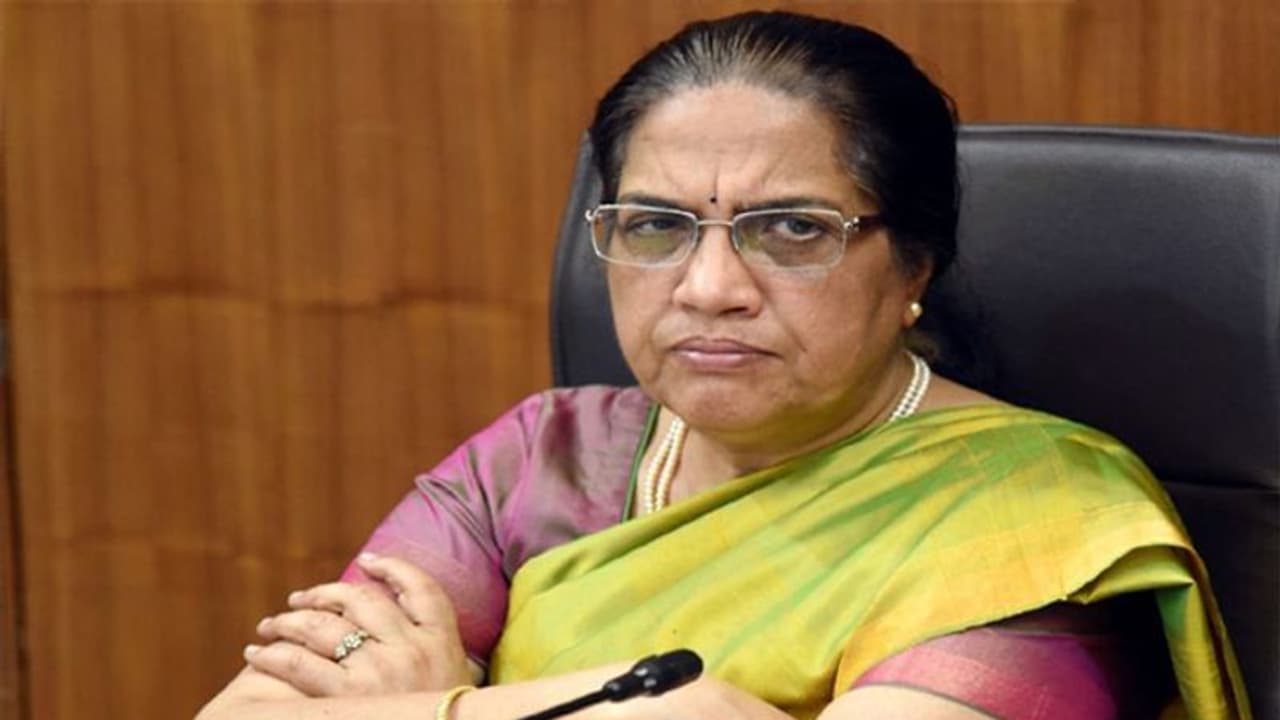 కరోనాపై పోరాటం... ఈ పదింటిని పక్కాగా అమలుచేయాలి: కలెక్టర్లకు సీఎస్ ఆదేశాలు కరోనాపై పోరాటం... ఈ పదింటిని పక్కాగా అమలుచేయాలి: కలెక్టర్లకు సీఎస్ ఆదేశాలు