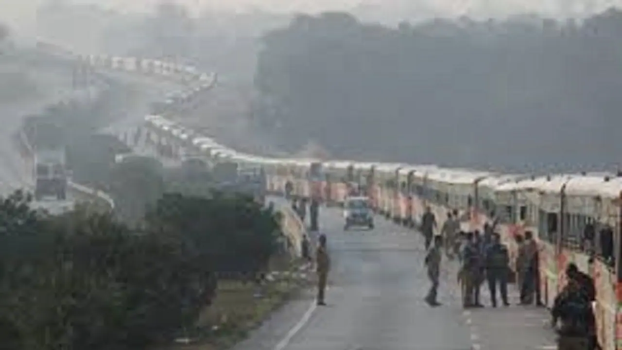 Fact check: Did Kumbh Mela buses pass off as migrant buses arranged by Congress leader?