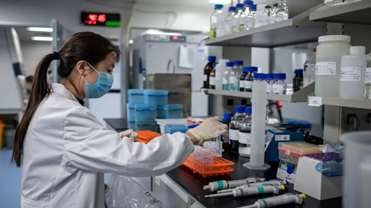 ఈ ఏడాది అక్టోబర్ నాటికి కరోనా వ్యాక్సిన్: పైజర్ సీఈఓ ఈ ఏడాది అక్టోబర్ నాటికి కరోనా వ్యాక్సిన్: పైజర్ సీఈఓ