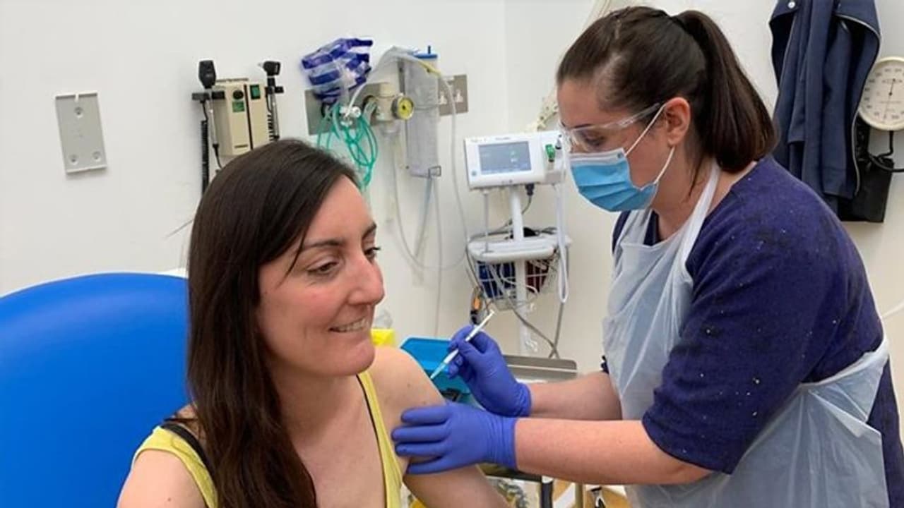 বিশ্বে ৫৫ লক্ষ ছুঁতে চলল আক্রান্তের সংখ্যা, ভ্যাকসিনের সফল্য নিয়ে খোদ সন্দিহান অক্সফোর্ডের গবেষক বিশ্বে ৫৫ লক্ষ ছুঁতে চলল আক্রান্তের সংখ্যা, ভ্যাকসিনের সফল্য নিয়ে খোদ সন্দিহান অক্সফোর্ডের গবেষক