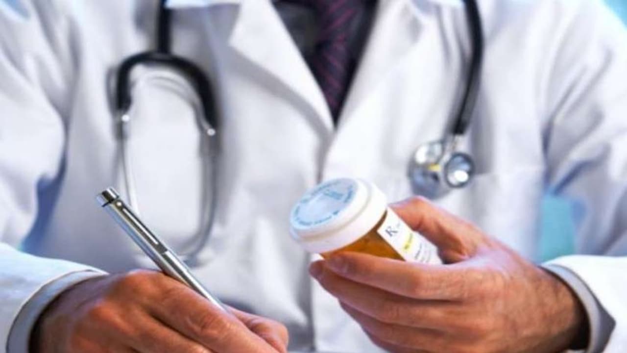 ಮಲೆನಾಡಿನ ನಿದ್ದೆಗೆಡಿಸಿದ ವೈದ್ಯರ ಟ್ರಾವೆಲ್ ಹಿಸ್ಟರಿ..! ಮಲೆನಾಡಿನ ನಿದ್ದೆಗೆಡಿಸಿದ ವೈದ್ಯರ ಟ್ರಾವೆಲ್ ಹಿಸ್ಟರಿ..!