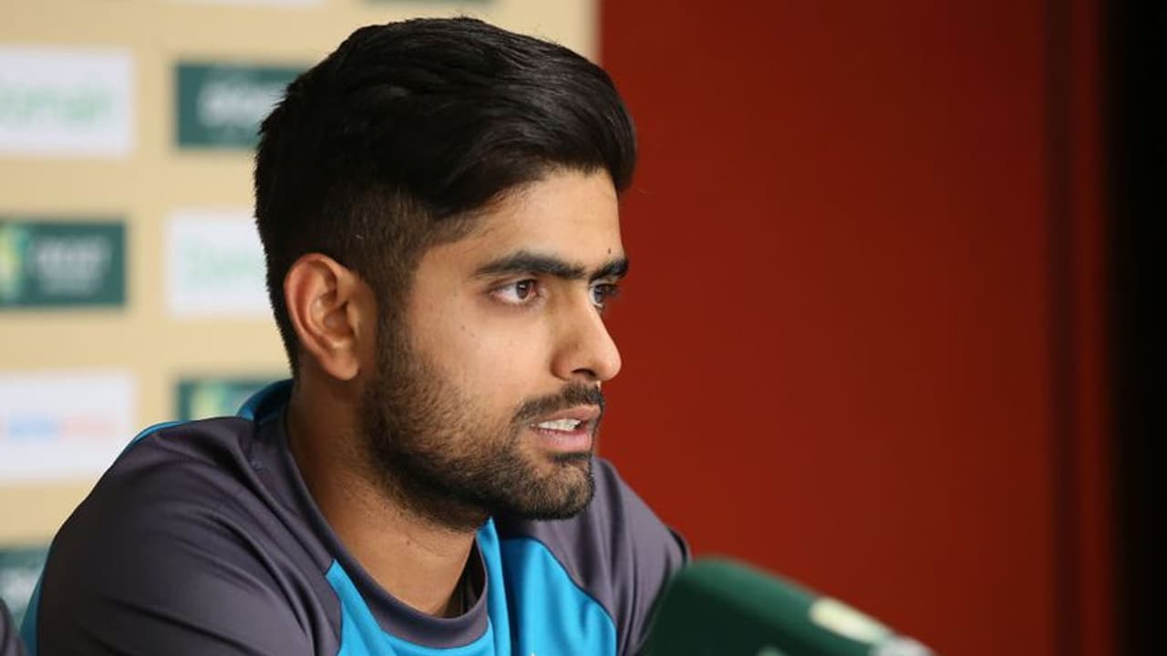 ഇംഗ്ലീഷ് മെച്ചപ്പെടുത്താന് താന് വെള്ളക്കാരനല്ലെന്ന് ബാബര് അസം ഇംഗ്ലീഷ് മെച്ചപ്പെടുത്താന് താന് വെള്ളക്കാരനല്ലെന്ന് ബാബര് അസം