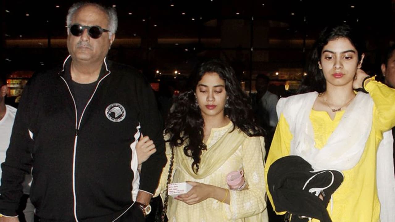 बोनी कपूर के घर काम करने वाला निकला कोरोना पॉजिटिव, प्रोड्यूसर बोला मैं, जाह्नवी और खुशी ठीक बोनी कपूर के घर काम करने वाला निकला कोरोना पॉजिटिव, प्रोड्यूसर बोला मैं, जाह्नवी और खुशी ठीक