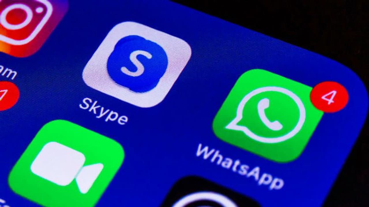 বৃদ্ধা মায়ের নগ্ন ছবি প্রকাশ করে ব্ল্যাকমেল, লকডাউনে কি মৃত্যু ঘটল মনুষ্যত্বের