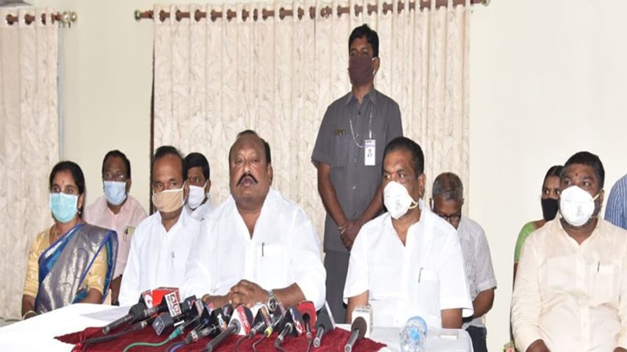 బండి సంజయ్...దమ్ముంటే పోతిరెడ్డిపాడుపై అలా చెయ్: మంత్రి గంగుల సవాల్ బండి సంజయ్...దమ్ముంటే పోతిరెడ్డిపాడుపై అలా చెయ్: మంత్రి గంగుల సవాల్