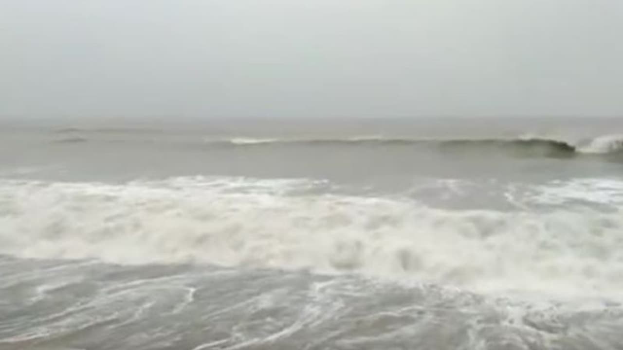 আমফান আসার আগে অশনি সংকেত, দিঘায় সমুদ্রের ঢেউয়ে ভাঙল বাঁধ