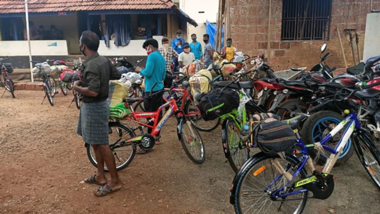 മലപ്പുറത്ത് നിന്ന് ഒഡീഷയിലേക്ക് സൈക്കിളില് യാത്ര; അതിഥി തൊഴിലാളികളെ പൊലീസ് മടക്കി അയച്ചു മലപ്പുറത്ത് നിന്ന് ഒഡീഷയിലേക്ക് സൈക്കിളില് യാത്ര; അതിഥി തൊഴിലാളികളെ പൊലീസ് മടക്കി അയച്ചു