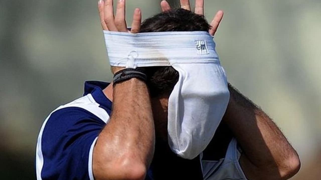 మీ క్రికెట్ పరిజ్ఞానానికి పరీక్ష: ఈ క్రికెటర్ ఎవరో గుర్తుపట్టగలరా..? మీ క్రికెట్ పరిజ్ఞానానికి పరీక్ష: ఈ క్రికెటర్ ఎవరో గుర్తుపట్టగలరా..?