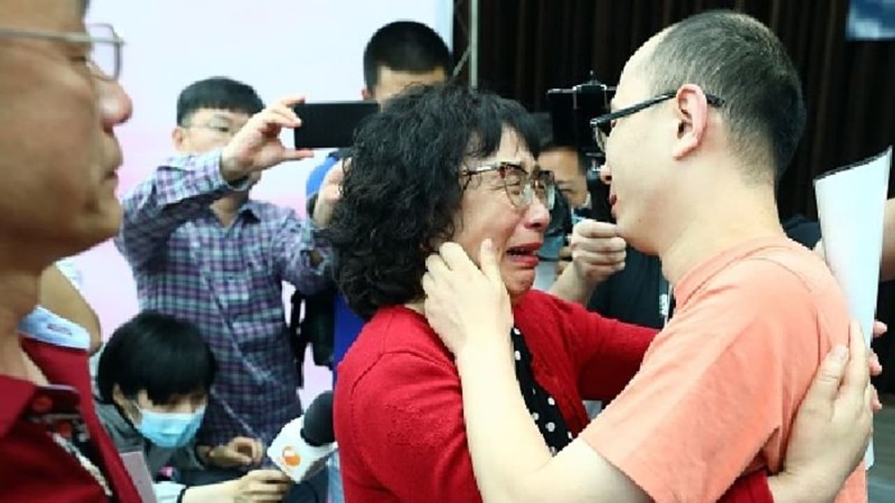 হারিয়ে যাওয়ার ৩০ বছর পরে মায়ের সঙ্গে দেখা হল ছেলের, এমনই অবাককাণ্ড চিনে হারিয়ে যাওয়ার ৩০ বছর পরে মায়ের সঙ্গে দেখা হল ছেলের, এমনই অবাককাণ্ড চিনে