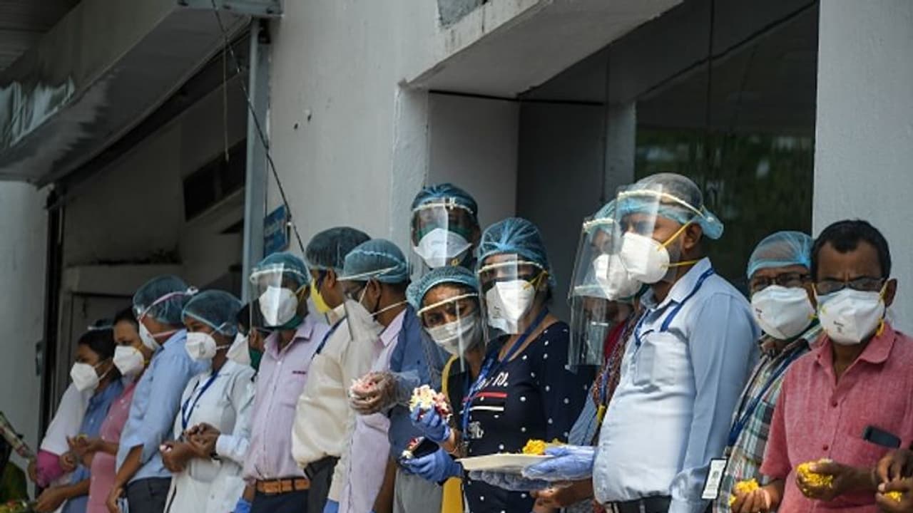 देश में एक ही दिन में कोरोना के 6,767 नए मामले, 1.31 लाख पहुंची संक्रमितों की संख्या