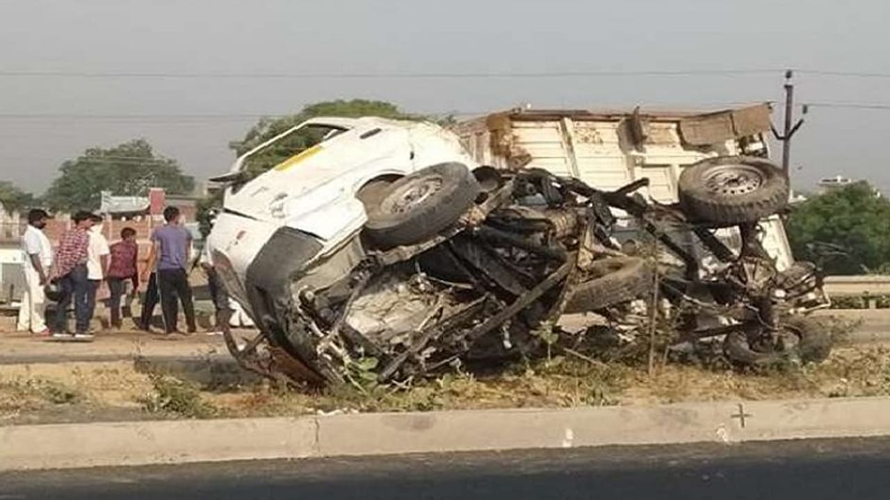 পরিযায়ীদের পর এবার দেশের অন্নদাতারা, কৃষকের রক্তে রাঙা হল এদেশের রাজপথ