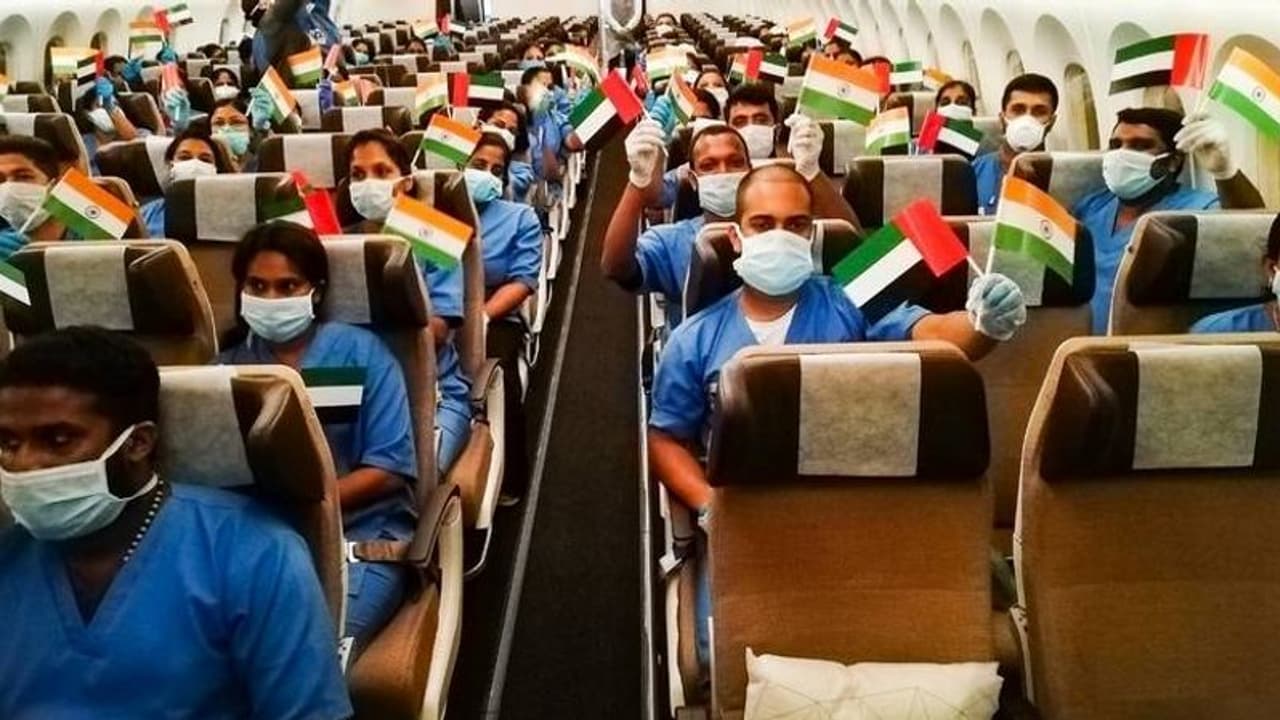 കേരളത്തില് നിന്ന് 105 പേരടങ്ങിയ മെഡിക്കല് സംഘം യുഎഇയിലെത്തി കേരളത്തില് നിന്ന് 105 പേരടങ്ങിയ മെഡിക്കല് സംഘം യുഎഇയിലെത്തി