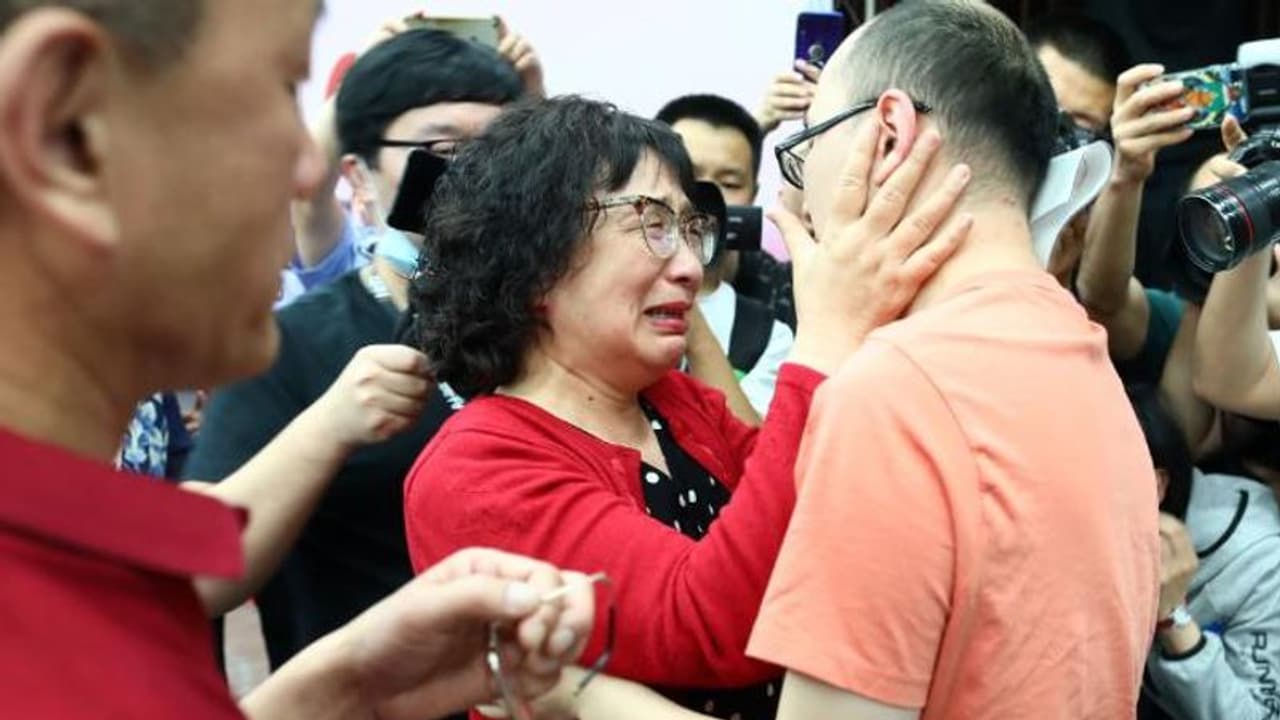 രണ്ടാംവയസ്സില് കാണാതായി, 32 വര്ഷങ്ങള്ക്കുശേഷം മകനെ തിരികെകിട്ടി, സഹായമായത് ഫേഷ്യല് റെക്കഗ്നിഷന് ടെക്നോളജി രണ്ടാംവയസ്സില് കാണാതായി, 32 വര്ഷങ്ങള്ക്കുശേഷം മകനെ തിരികെകിട്ടി, സഹായമായത് ഫേഷ്യല് റെക്കഗ്നിഷന് ടെക്നോളജി