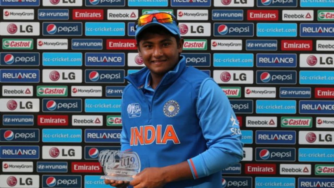 Watch: Mumbai’s triple centurion Sarfaraz Khan distributes food packets to migrant workers in Uttar Pradesh Watch: Mumbai’s triple centurion Sarfaraz Khan distributes food packets to migrant workers in Uttar Pradesh