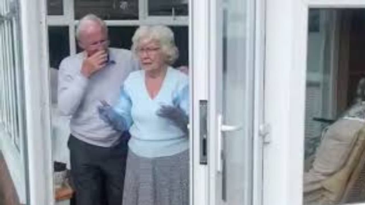 കൊവിഡ് കാലത്ത് മുത്തശ്ശിയെ ചേര്ത്തണയ്ക്കാന് യുവാവിന്റെ കണ്ടുപിടുത്തം...! കൊവിഡ് കാലത്ത് മുത്തശ്ശിയെ ചേര്ത്തണയ്ക്കാന് യുവാവിന്റെ കണ്ടുപിടുത്തം...!