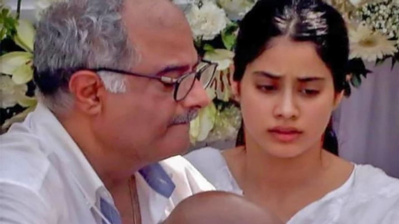 जाह्नवी कपूर के घर में काम करने वाले नौकर को हुआ कोरोना, घबराई एक्ट्रेस ने कही ये बात जाह्नवी कपूर के घर में काम करने वाले नौकर को हुआ कोरोना, घबराई एक्ट्रेस ने कही ये बात