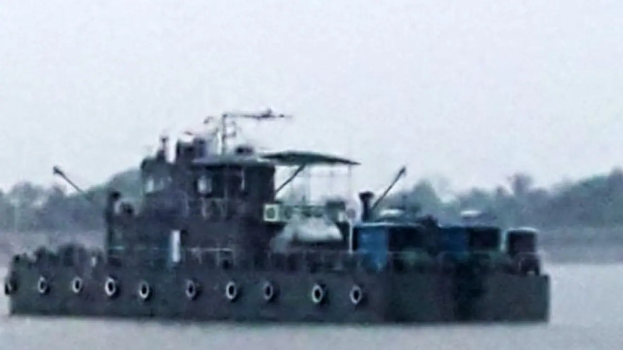 সরে গেল বিএসএফ এর ভাসমান সীমান্ত চৌকি, বাংলাদেশ জলসীমান্তে আপাতত বন্ধ নজরজারি সরে গেল বিএসএফ এর ভাসমান সীমান্ত চৌকি, বাংলাদেশ জলসীমান্তে আপাতত বন্ধ নজরজারি