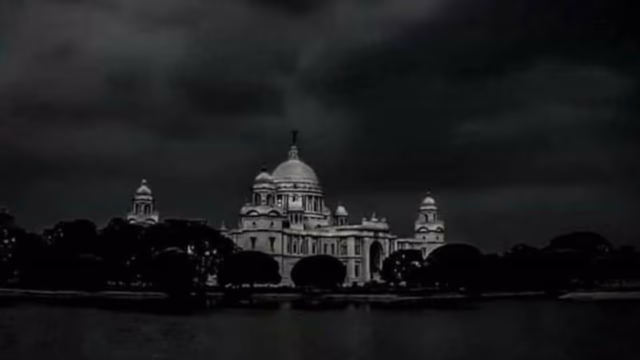 কলকাতা থেকে ২০ কিলোমিটার দূরে তিনঘণ্টার বৃষ্টিতেই শহরের একাধিক এলাকায় জমল জল কলকাতা থেকে ২০ কিলোমিটার দূরে তিনঘণ্টার বৃষ্টিতেই শহরের একাধিক এলাকায় জমল জল