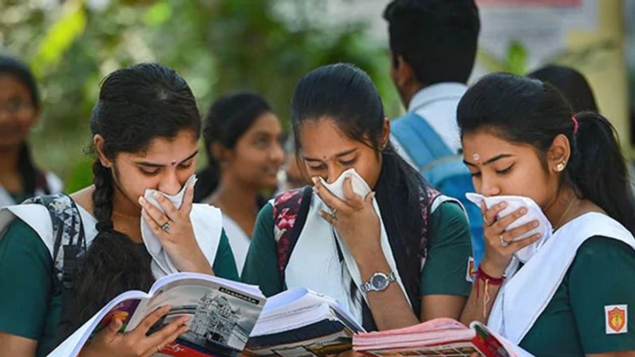 MP बोर्ड ने जारी किया 12वीं की परीक्षा का टाइम टेबल, जानें किस तारीख में होगा कौन सा पेपर MP बोर्ड ने जारी किया 12वीं की परीक्षा का टाइम टेबल, जानें किस तारीख में होगा कौन सा पेपर