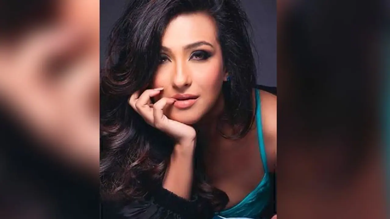 Covid 19 Negative Rituparna : 'আমি এখন পুরোপুরি সুস্থ', করোনা মুক্ত হয়েই কাজে ফিরছেন ঋতুপর্ণা