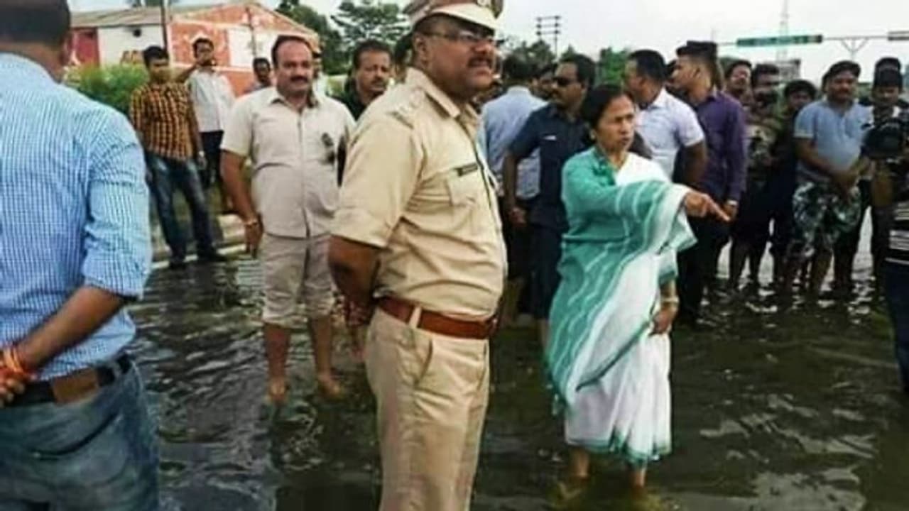 হাজার কোটি অ্যাডভান্স করছে কেন্দ্র,ঘূর্ণিঝড়ে ১ লক্ষ কোটি টাকার ক্ষতির দাবি মুখ্যমন্ত্রীর হাজার কোটি অ্যাডভান্স করছে কেন্দ্র,ঘূর্ণিঝড়ে ১ লক্ষ কোটি টাকার ক্ষতির দাবি মুখ্যমন্ত্রীর