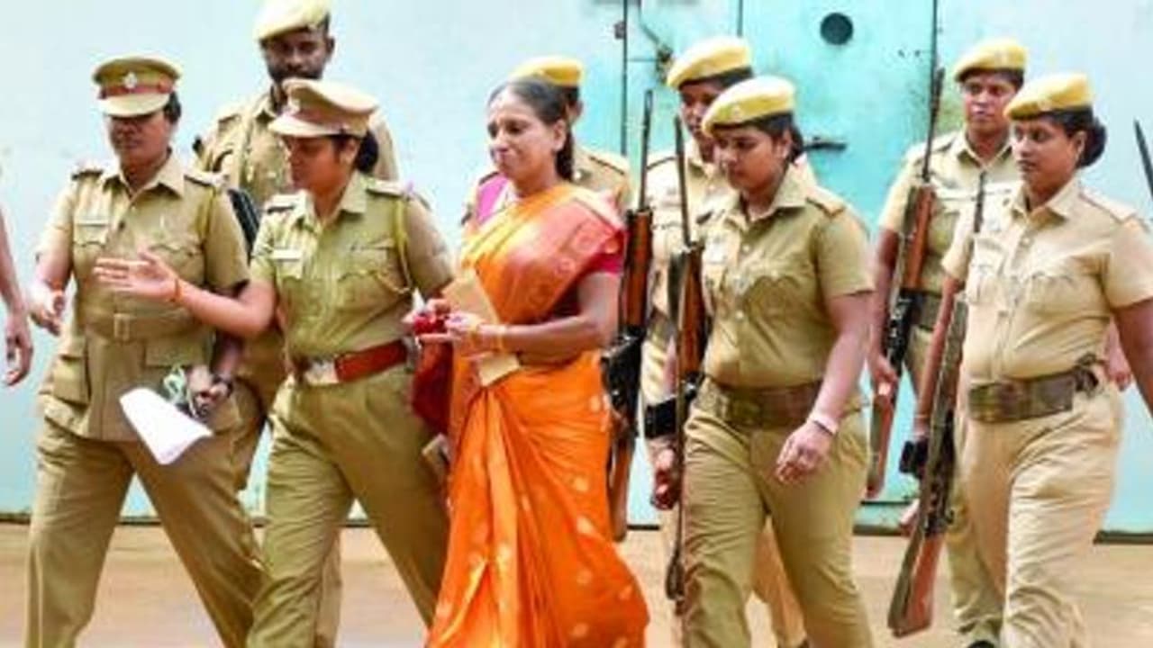 రాజీవ్గాంధీ హత్యకేసు దోషి నళిని జైల్లోనే ఆత్మాహత్యాయత్నం రాజీవ్గాంధీ హత్యకేసు దోషి నళిని జైల్లోనే ఆత్మాహత్యాయత్నం