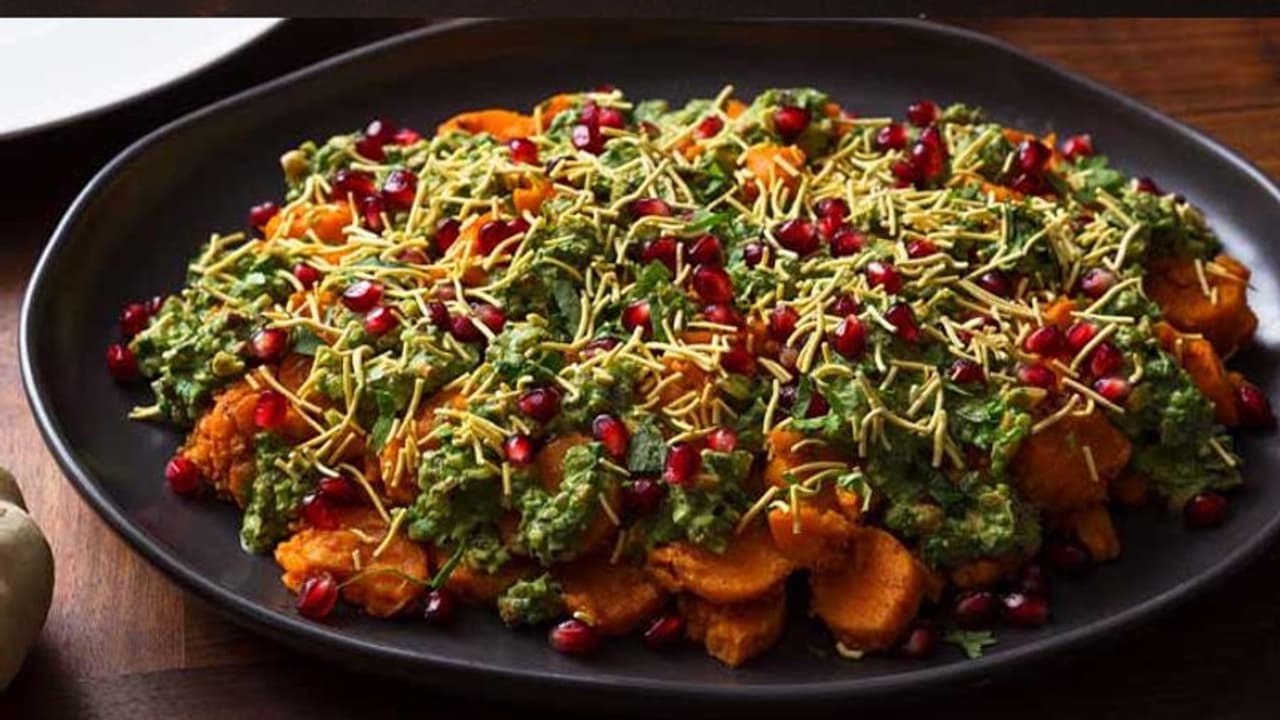 लॉकडाउन में खुशनुमा शाम को बनाएं चटपटा, बेहद आसानी से तैयार होती है लजीज आलू चाट लॉकडाउन में खुशनुमा शाम को बनाएं चटपटा, बेहद आसानी से तैयार होती है लजीज आलू चाट