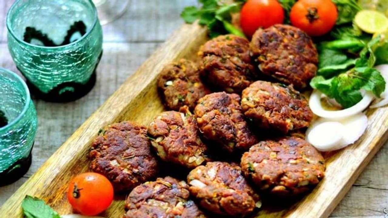 रमजान का स्वाद बढ़ा देगा मटन शमी कबाब, इतना नर्म कि खाते ही घुल जाता है मुंह में रमजान का स्वाद बढ़ा देगा मटन शमी कबाब, इतना नर्म कि खाते ही घुल जाता है मुंह में